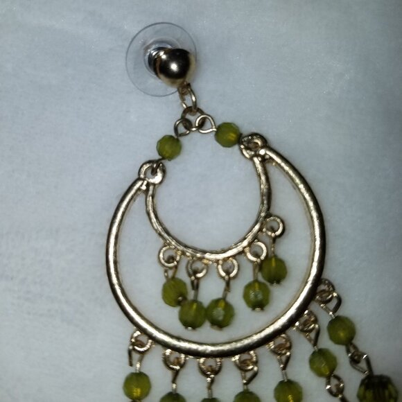 Free with $15 purchase 4" Green and gold beaded earrings NWOT - Picture 3 of 3